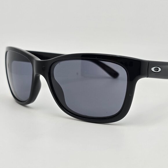Oakley OO9179-01 Forehand Polished Black Frame Grey Lens Sunglasses w/ Case 57mm main image 4